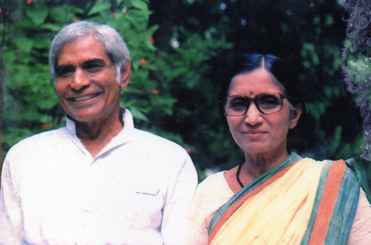 Baba with Sadhanatai